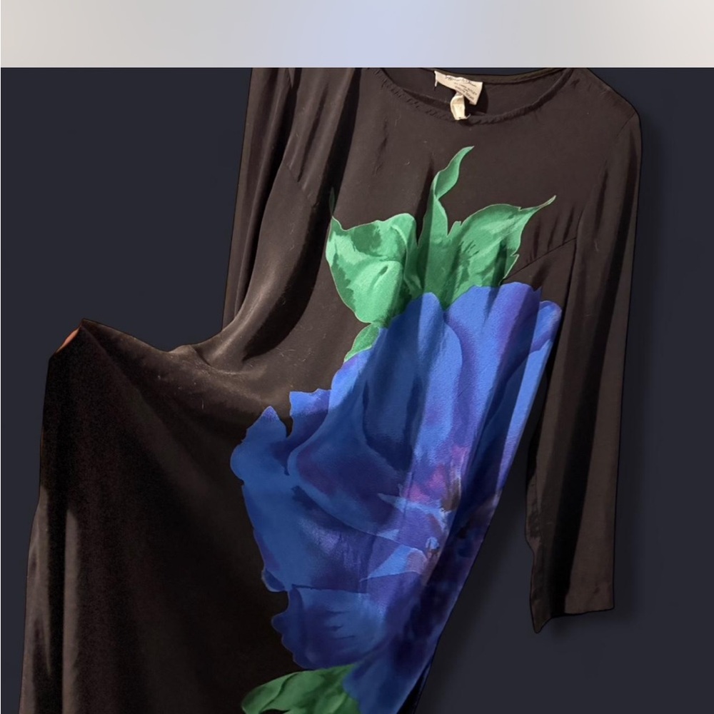Chic Black Dress with Blue Floral Accent - Picture 5 of 9